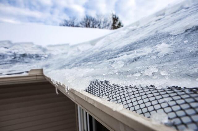 7 Signs of Winter Gutter Damage & How to Address Them